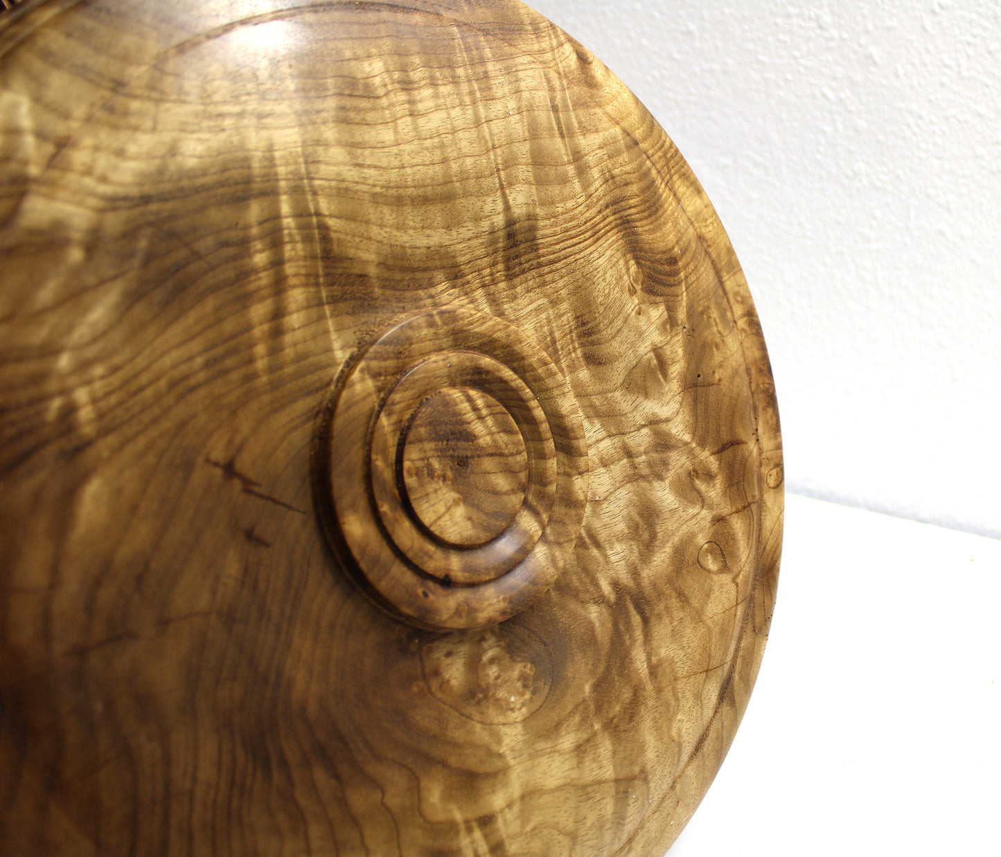 Large, colorful myrtlewood platter- Collector quality timber, phenomenal chatoyance, great for display, catch all - 12.5" diameter